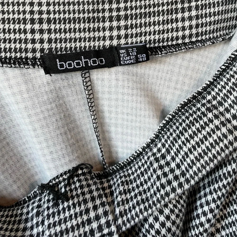 Patterned Skirt - Picture 3 of 3